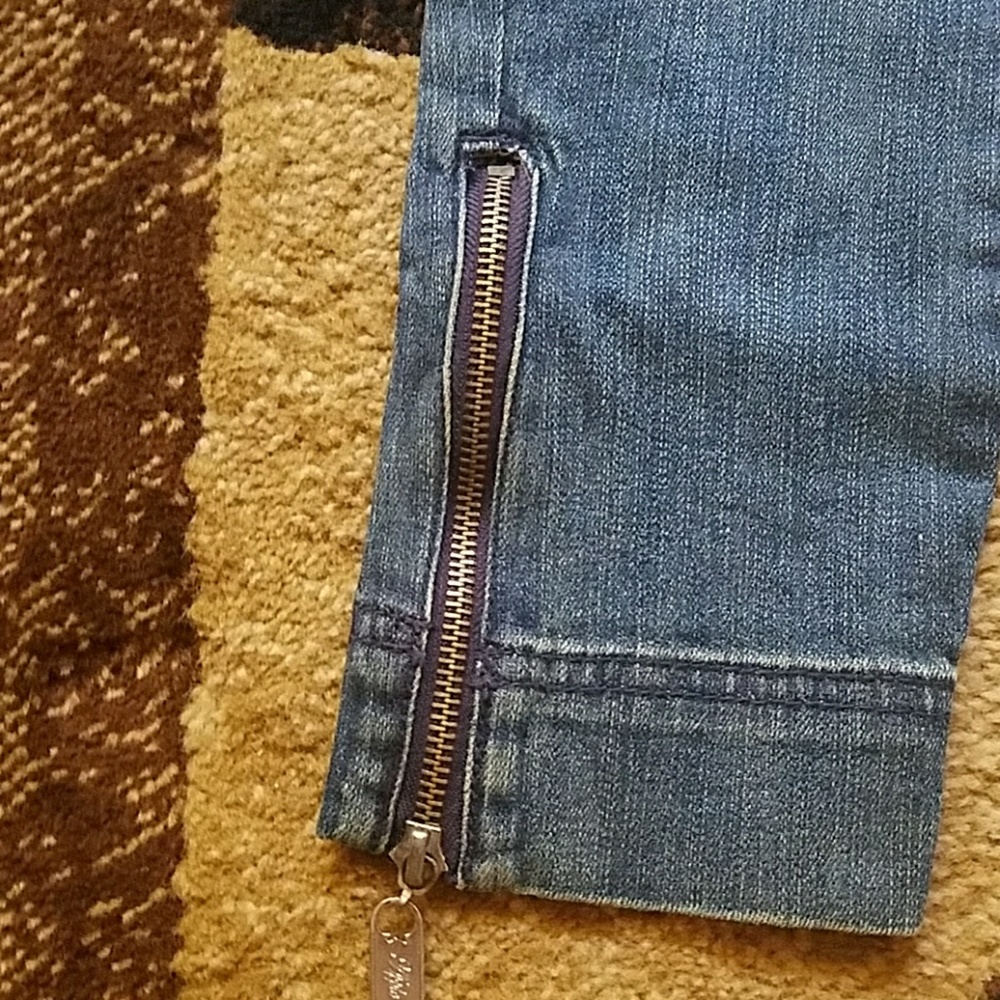 APPLE BOTTOMS CAPRI'S - Picture 3 of 8